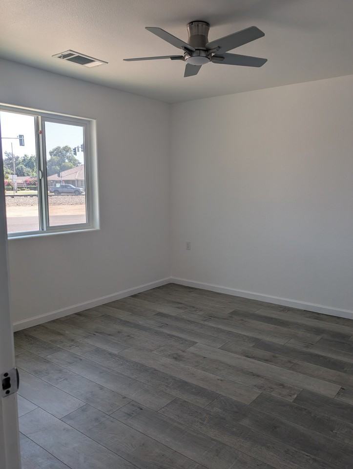 627 N Rinaldi St - Photo 2 of 9