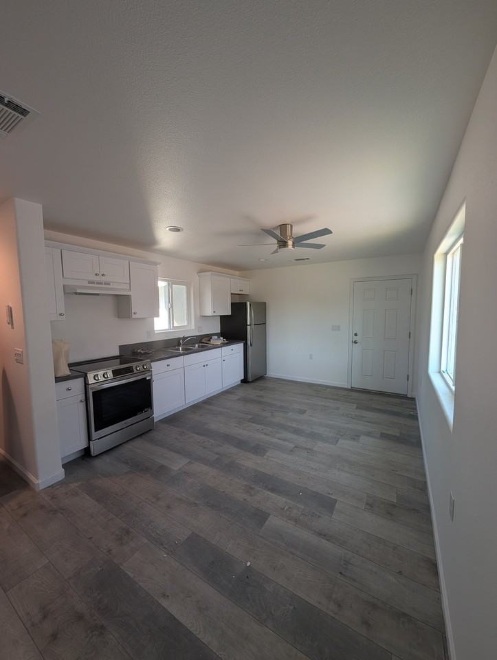 627 N Rinaldi St - Photo 6 of 9