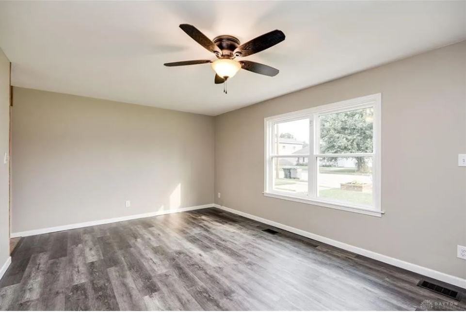 308 Vincent Ave - Photo 3 of 12