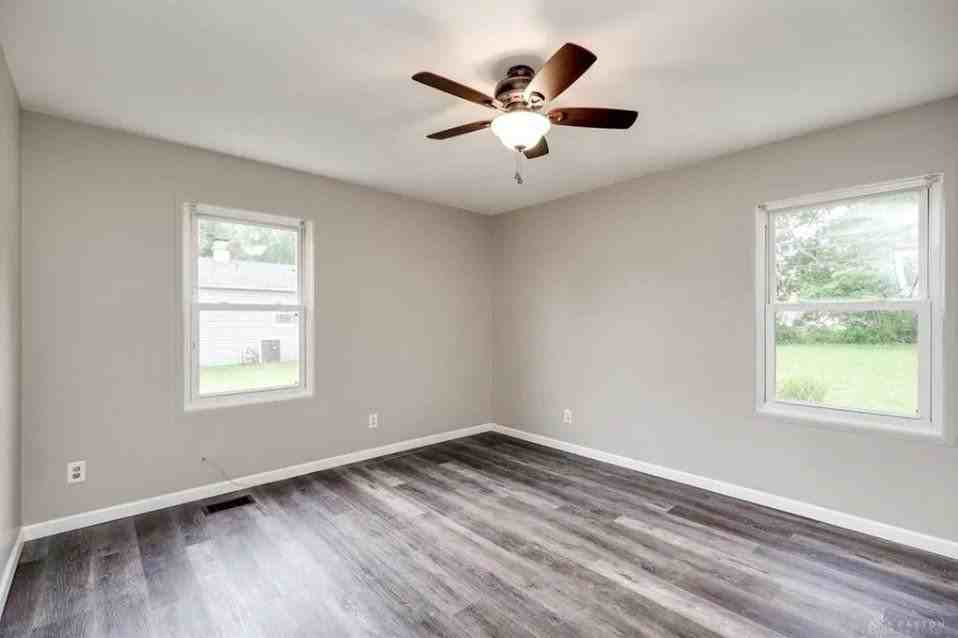 308 Vincent Ave - Photo 6 of 12