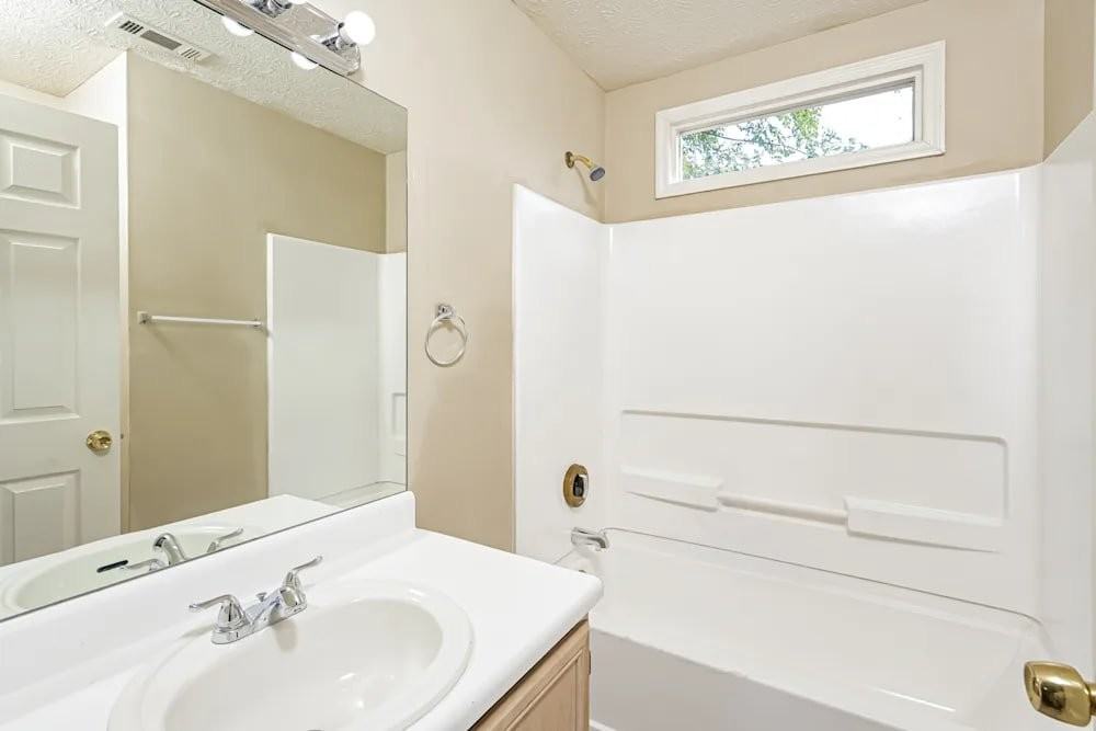 2929 Da Vinci Blvd - Photo 4 of 15