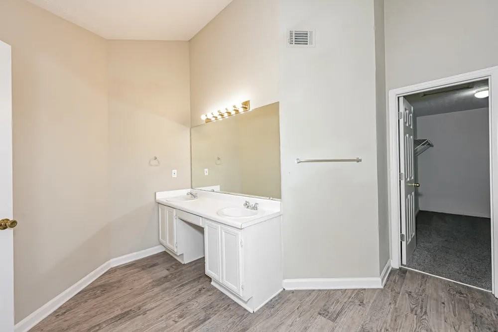 2929 Da Vinci Blvd - Photo 7 of 15