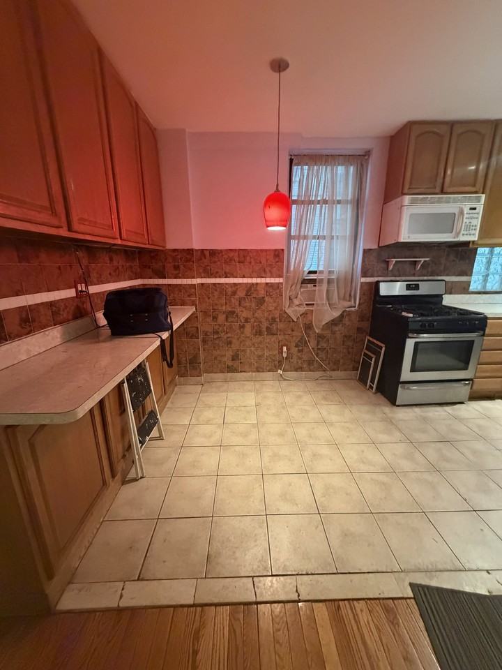 2116 35th St #1B - Photo 5 of 5