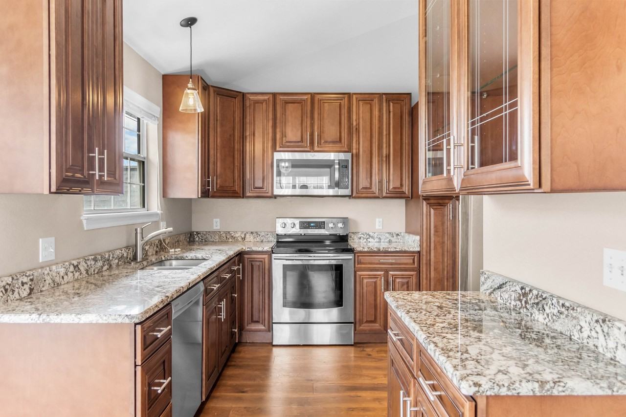 4901 S Ammons St - Photo 5 of 13