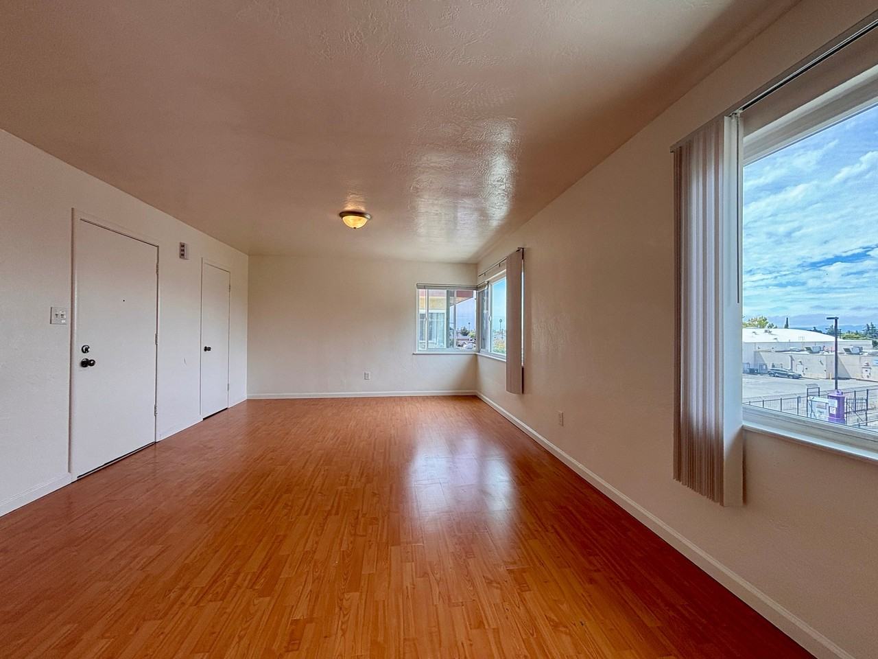8634 Macarthur Blvd - Photo 2 of 12