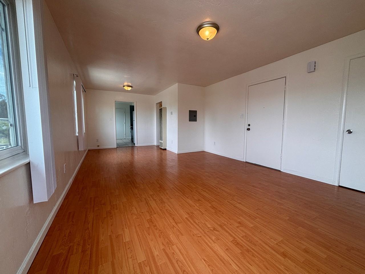 8634 Macarthur Blvd - Photo 3 of 12