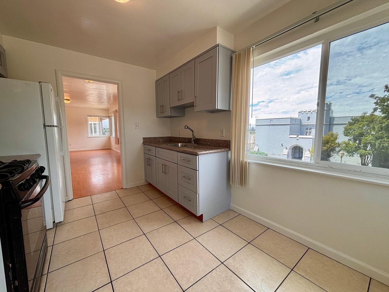 8634 Macarthur Blvd - Photo 5 of 12