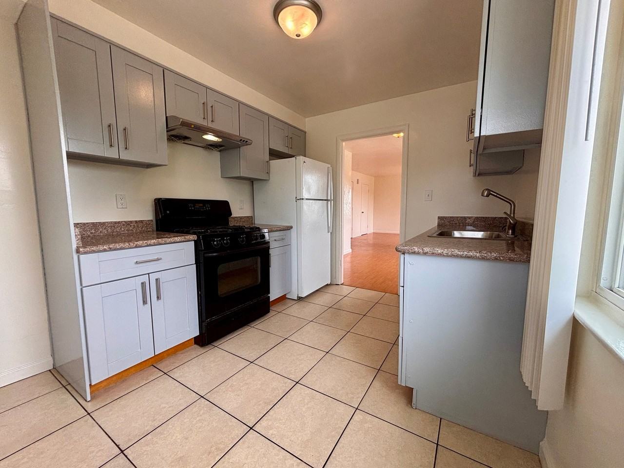 8634 Macarthur Blvd - Photo 6 of 12