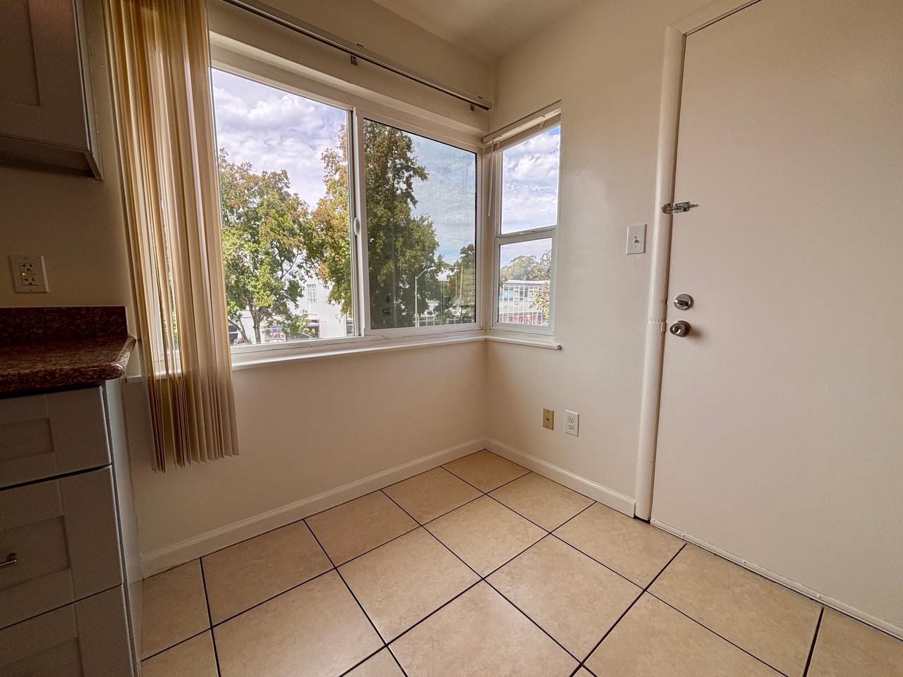 8634 Macarthur Blvd - Photo 7 of 12