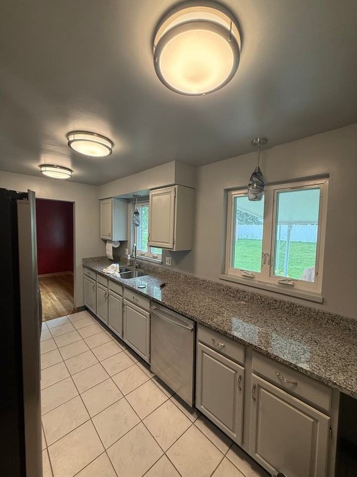 1030 Wenbrook Dr - Photo 5 of 19