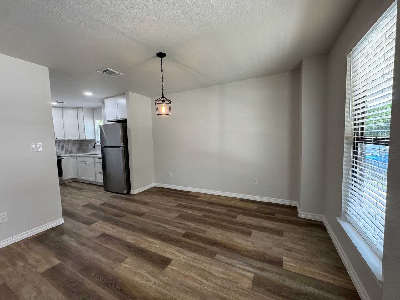 908 S 10th St - Photo 5 of 17