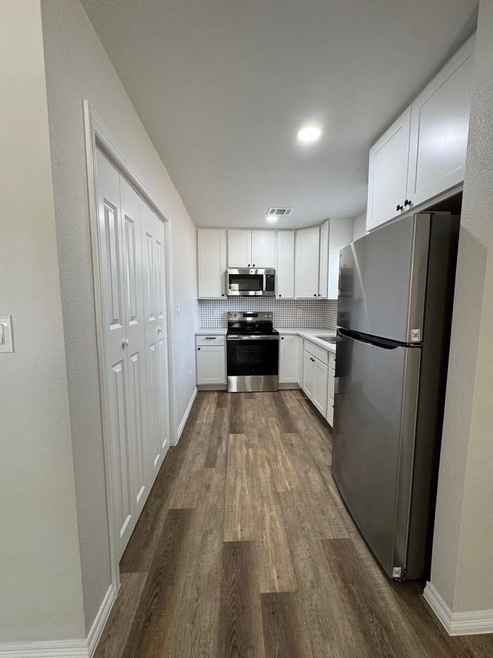 908 S 10th St - Photo 6 of 17