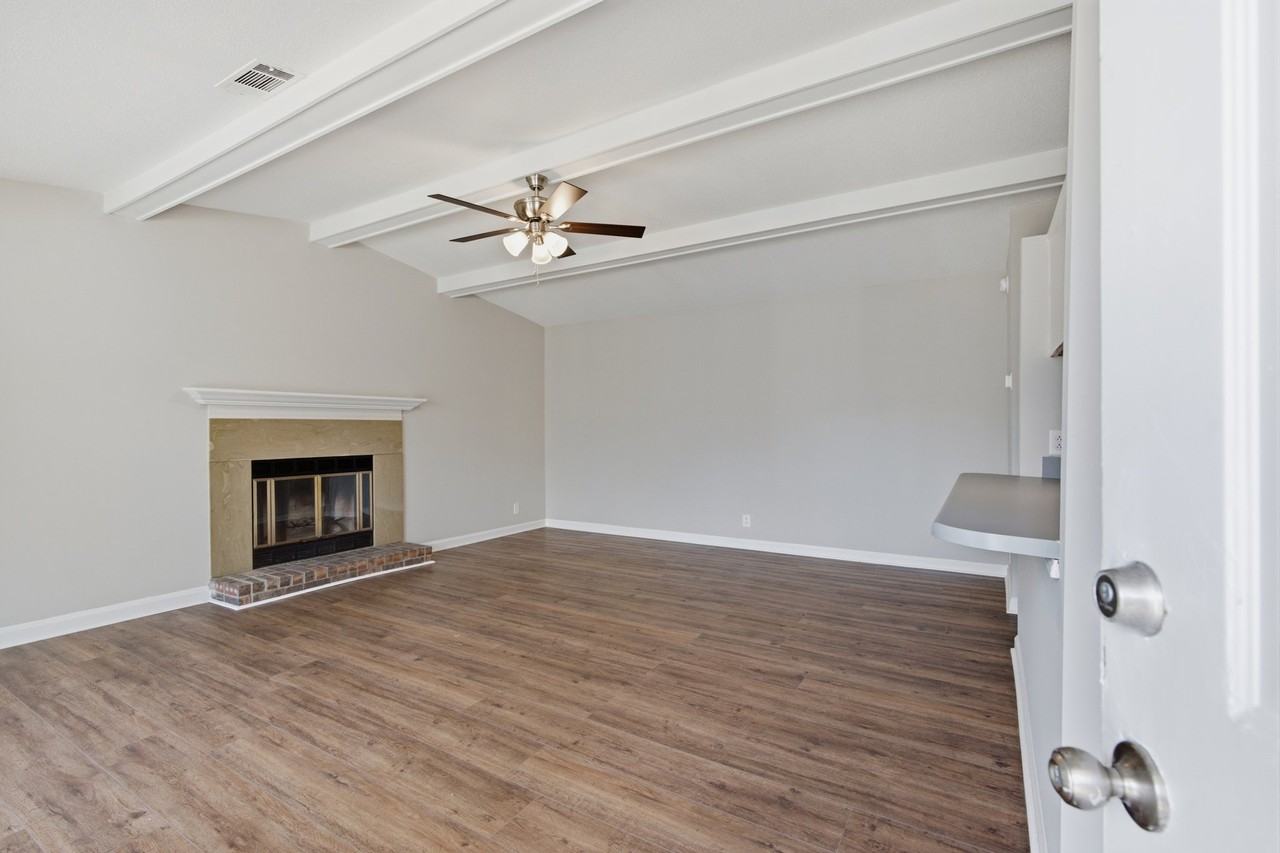 944 Patio Dr - Photo 6 of 12