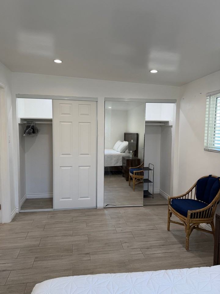 6242 Acacia St - Photo 4 of 20