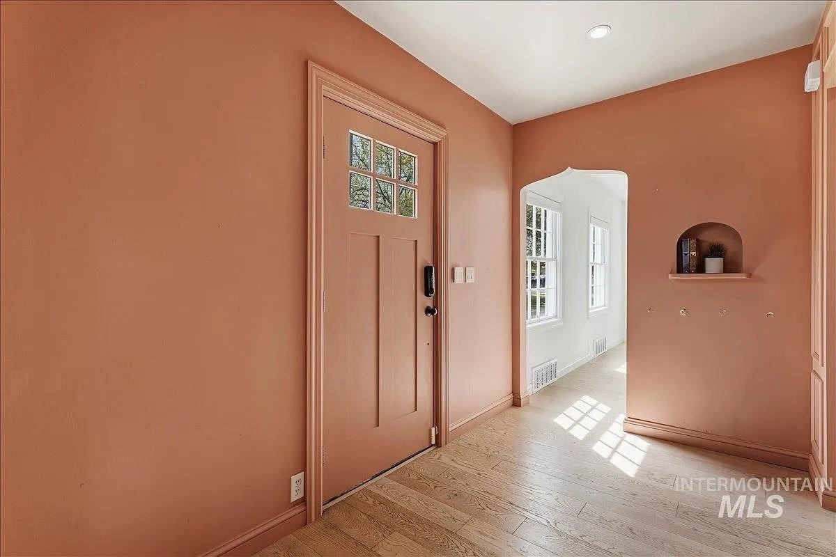 1424 Arlington Ave - Photo 2 of 13