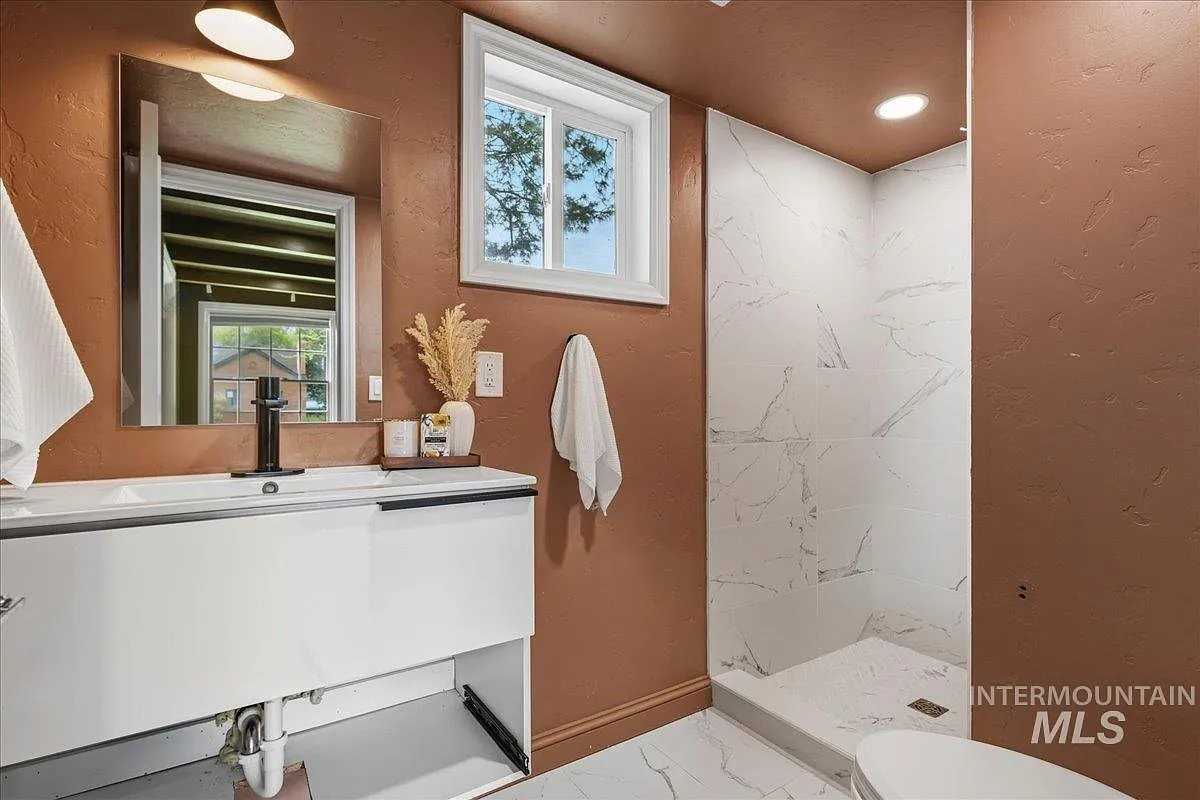 1424 Arlington Ave - Photo 7 of 13