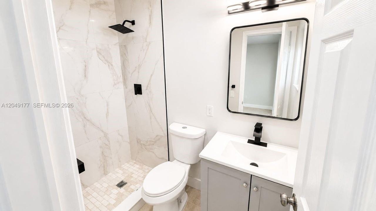 2332 Roosevelt St #32 - Photo 3 of 4