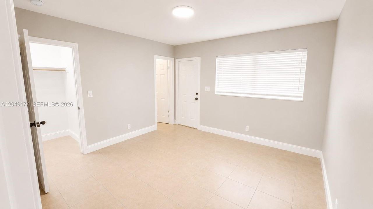 2332 Roosevelt St #32 - Photo 4 of 4