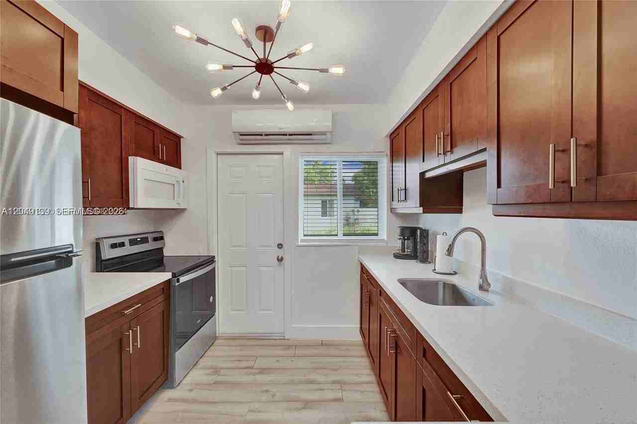 361 Nw 103rd St - Photo 3 of 6
