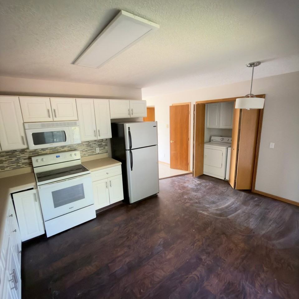703 11th Avenue B Ct #3 - Photo 2 of 14