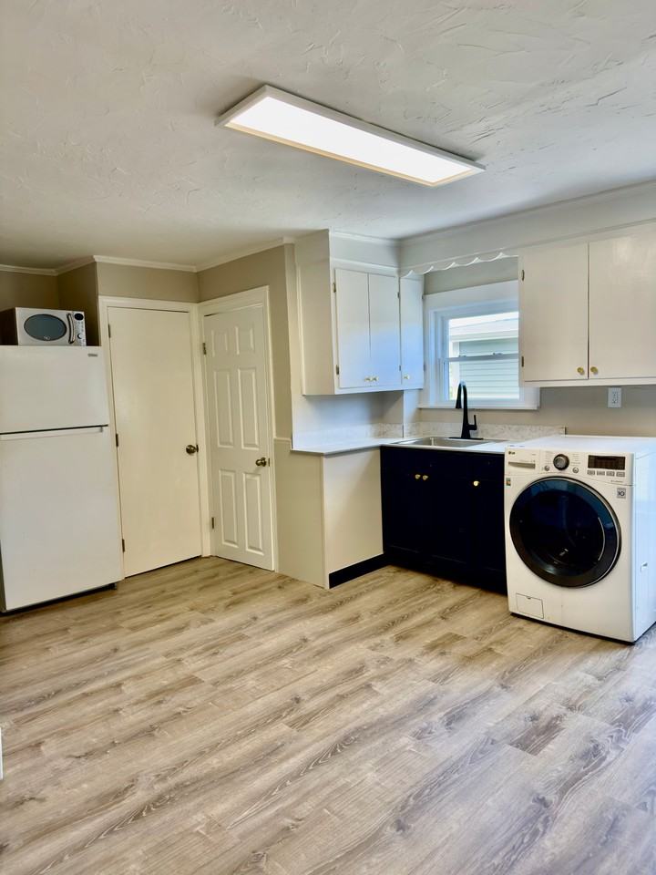 296 W 6th St #3 - Photo 2 of 11