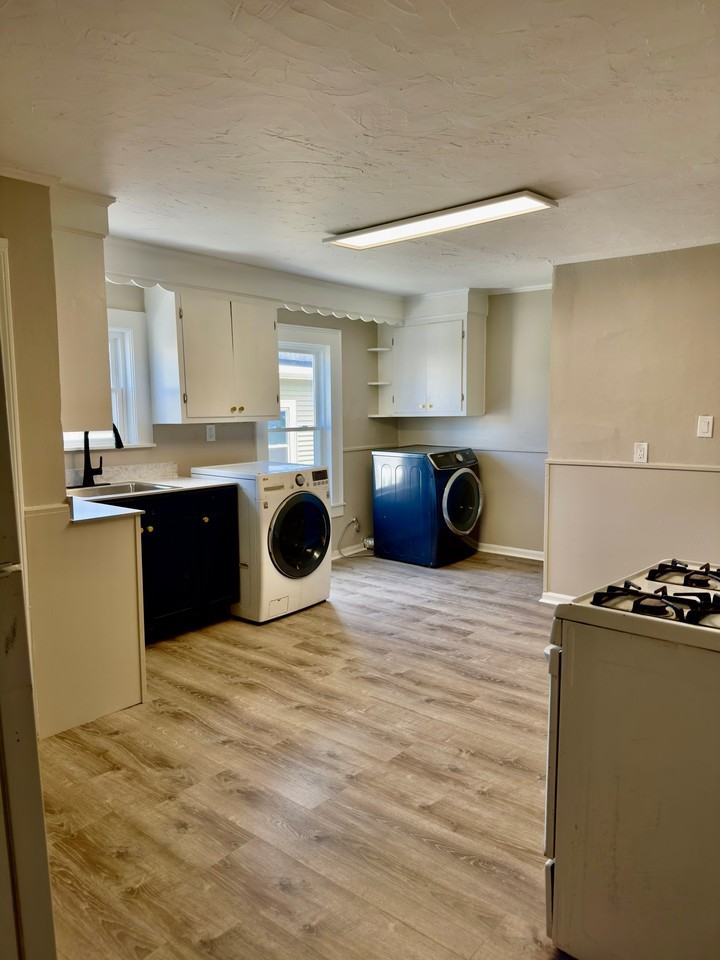 296 W 6th St #3 - Photo 3 of 11
