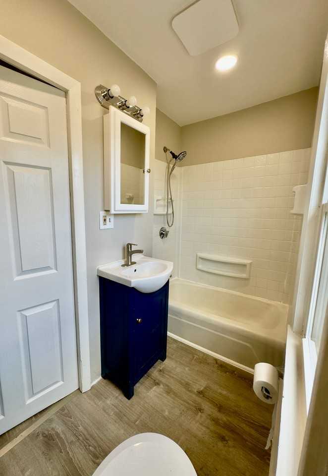 296 W 6th St #3 - Photo 4 of 11