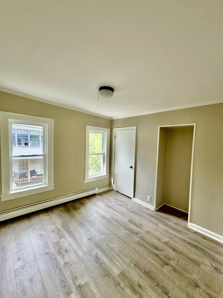 296 W 6th St #3 - Photo 5 of 11