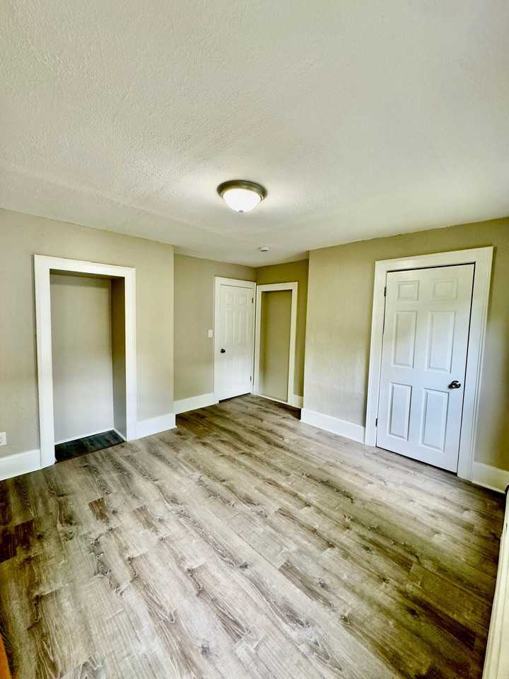 296 W 6th St #3 - Photo 6 of 11
