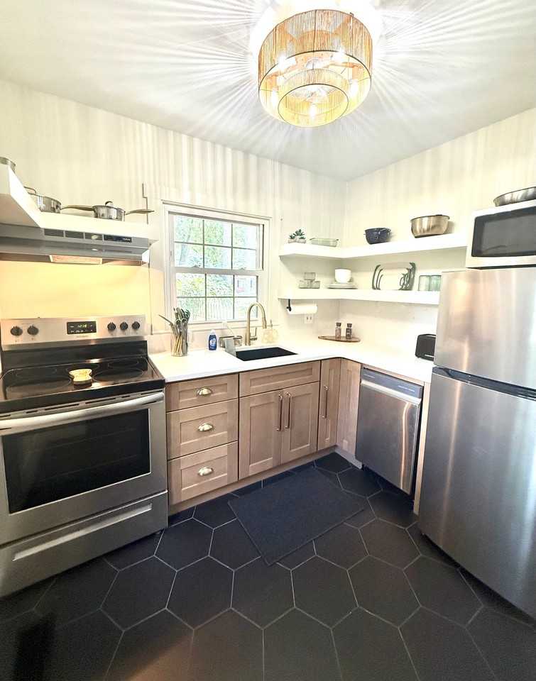 1412 Whilden Pl - Photo 2 of 16