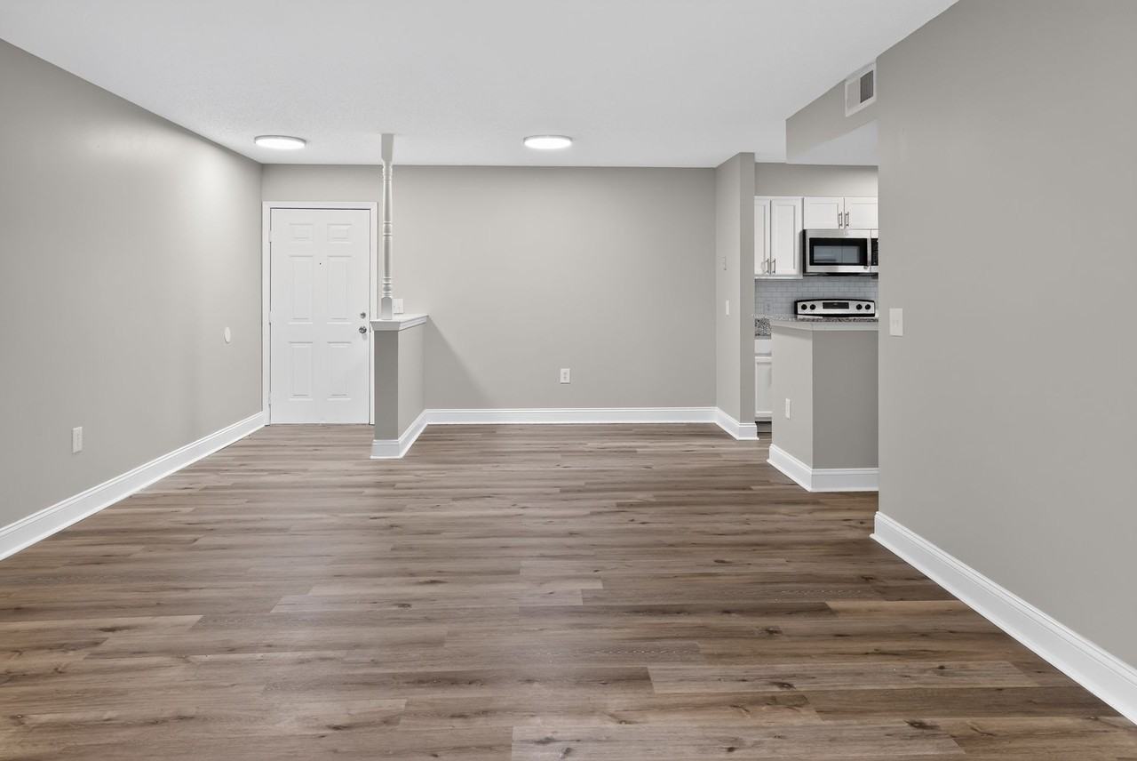 Commerce Street Manor - Photo 3 of 50