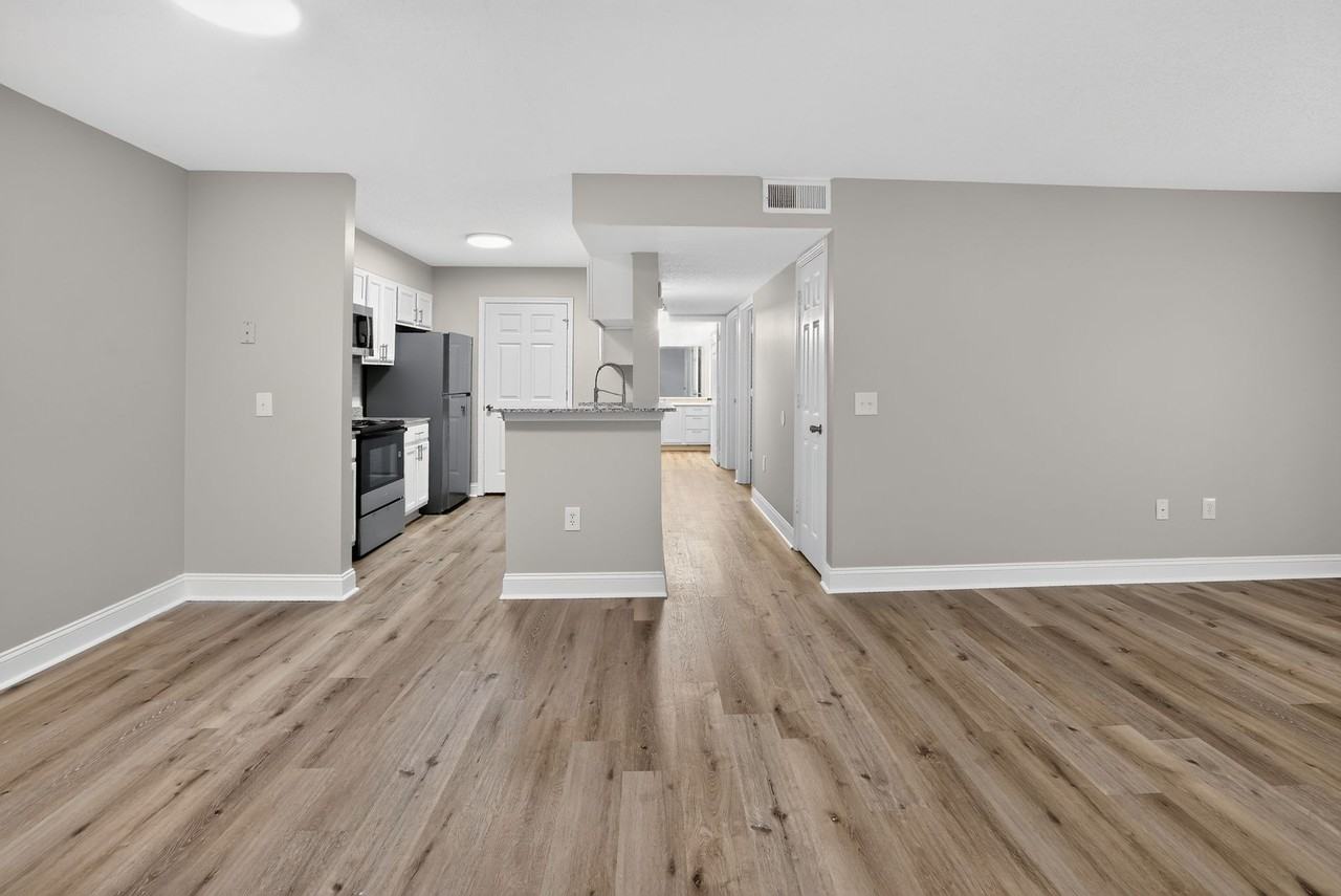 Commerce Street Manor - Photo 4 of 50
