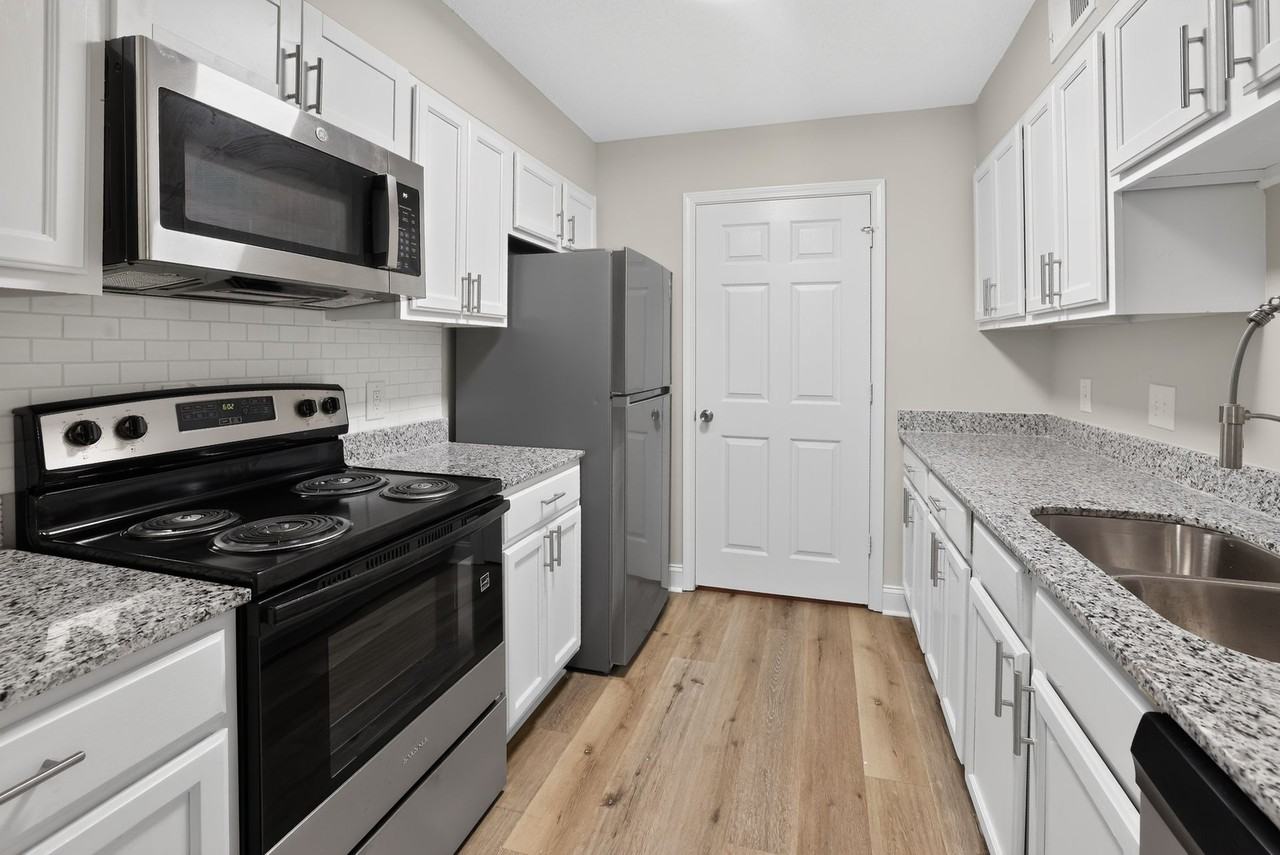 Commerce Street Manor - Photo 5 of 50