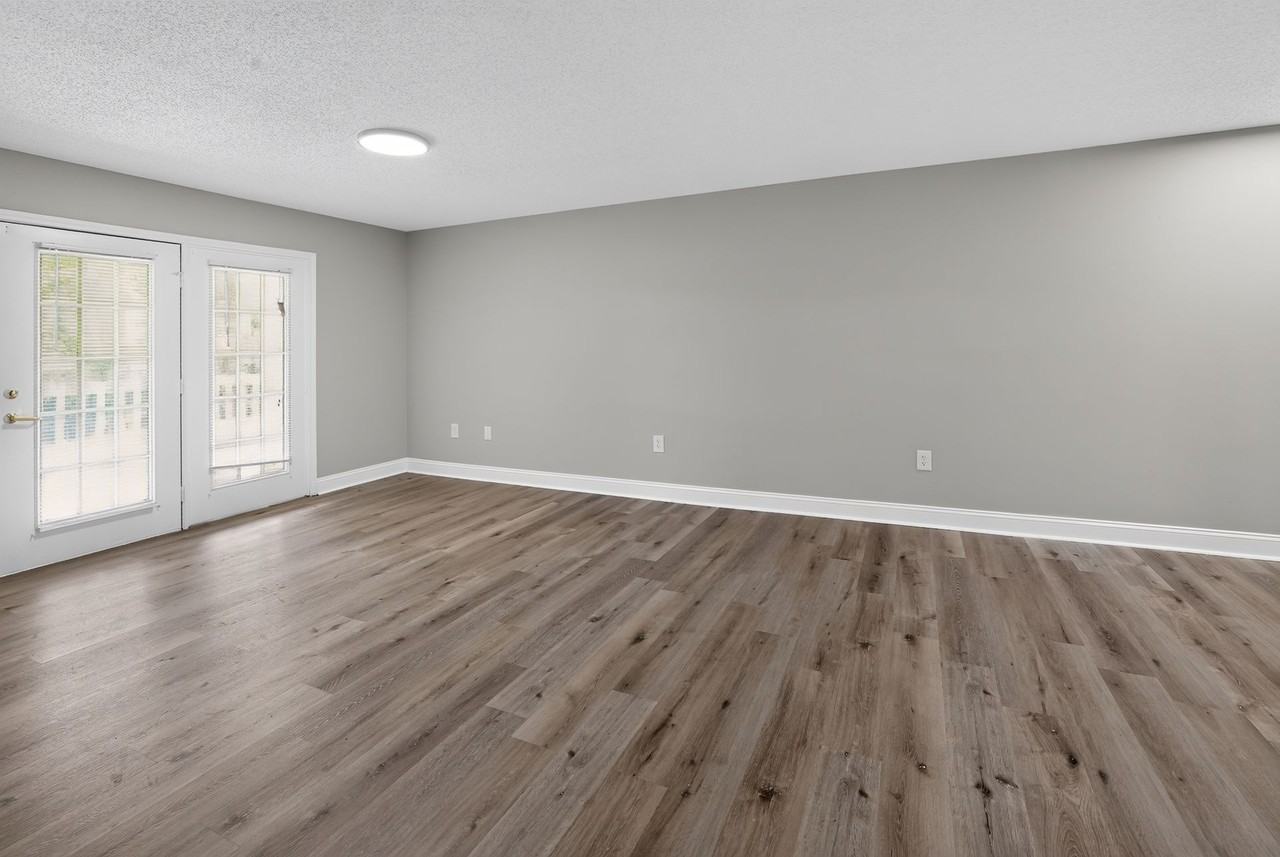 Commerce Street Manor - Photo 6 of 50