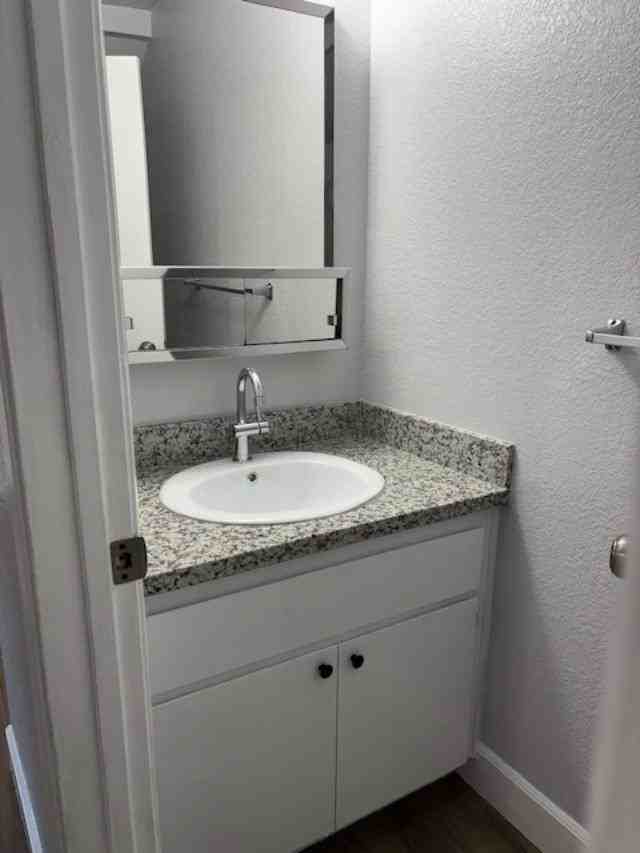 907 Elgin St #G - Photo 5 of 27