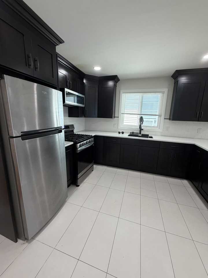 1058 E 25th St #2 - Photo 2 of 8