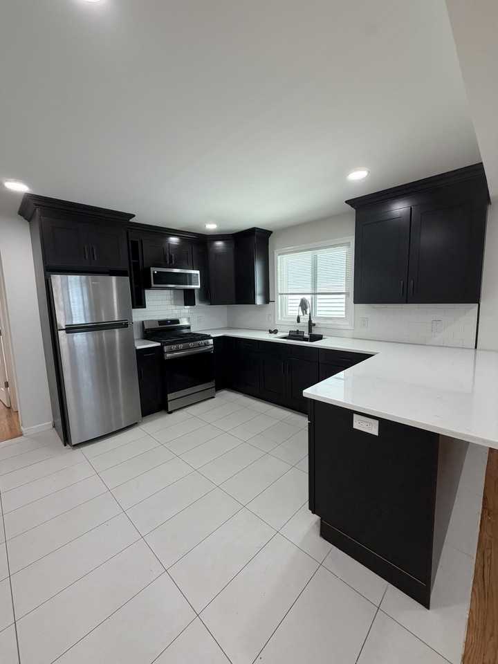 1058 E 25th St #2 - Photo 3 of 8