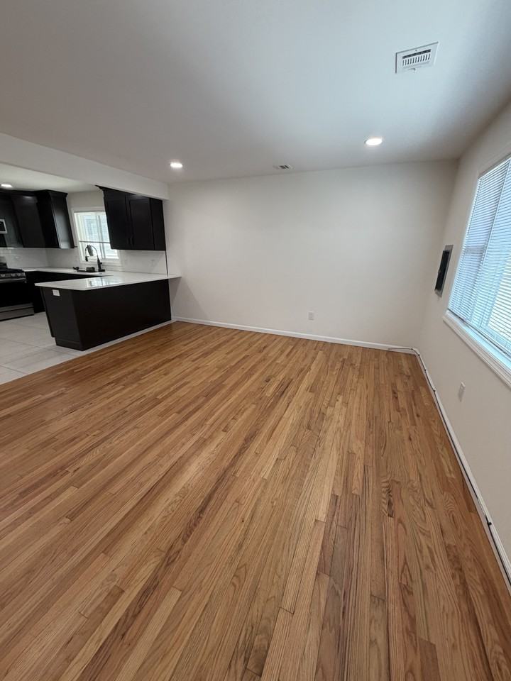1058 E 25th St #2 - Photo 5 of 8