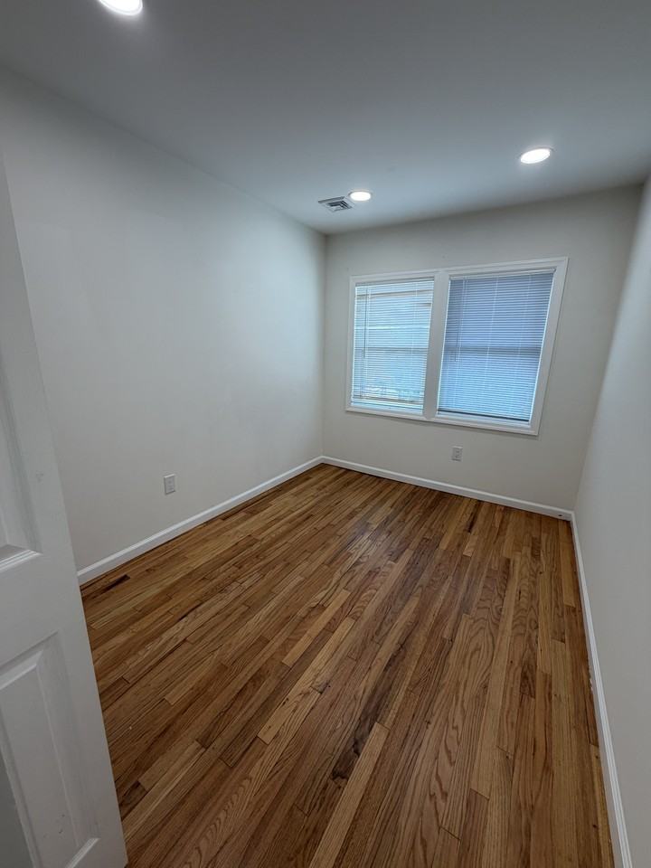 1058 E 25th St #2 - Photo 6 of 8