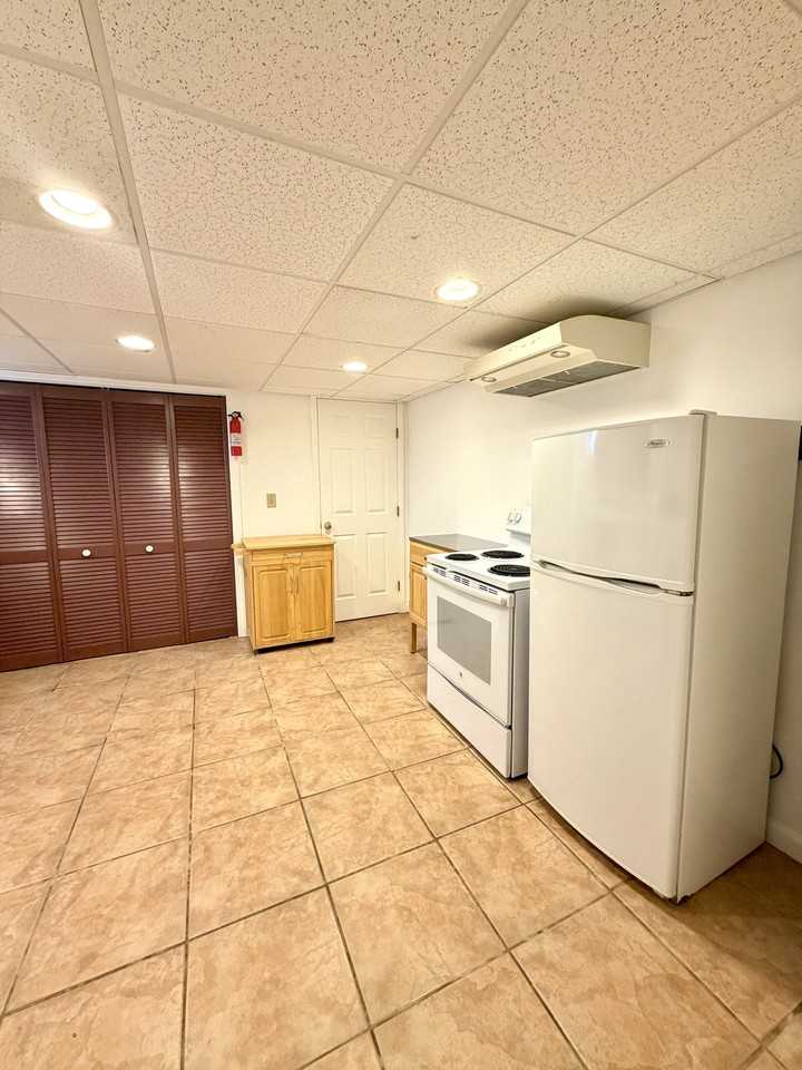 13 Bowdoin Rd #1 - Photo 5 of 14