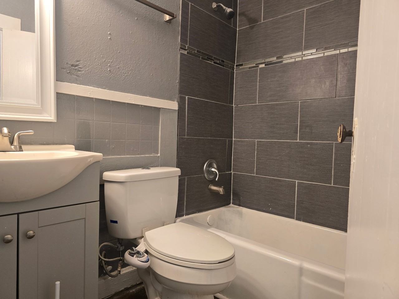 1106 Esplanade St #1 - Photo 2 of 9