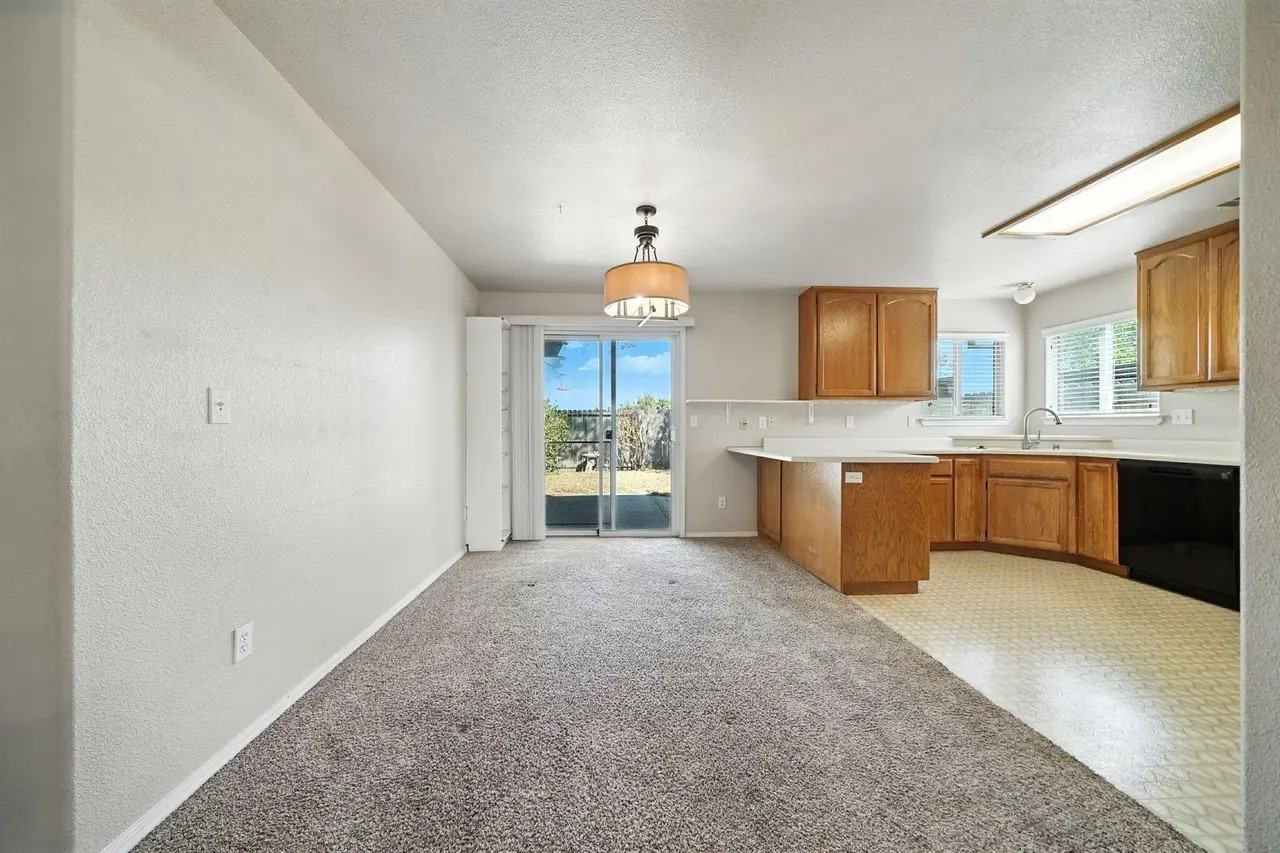 843 Montcrest Dr #NA - Photo 2 of 12