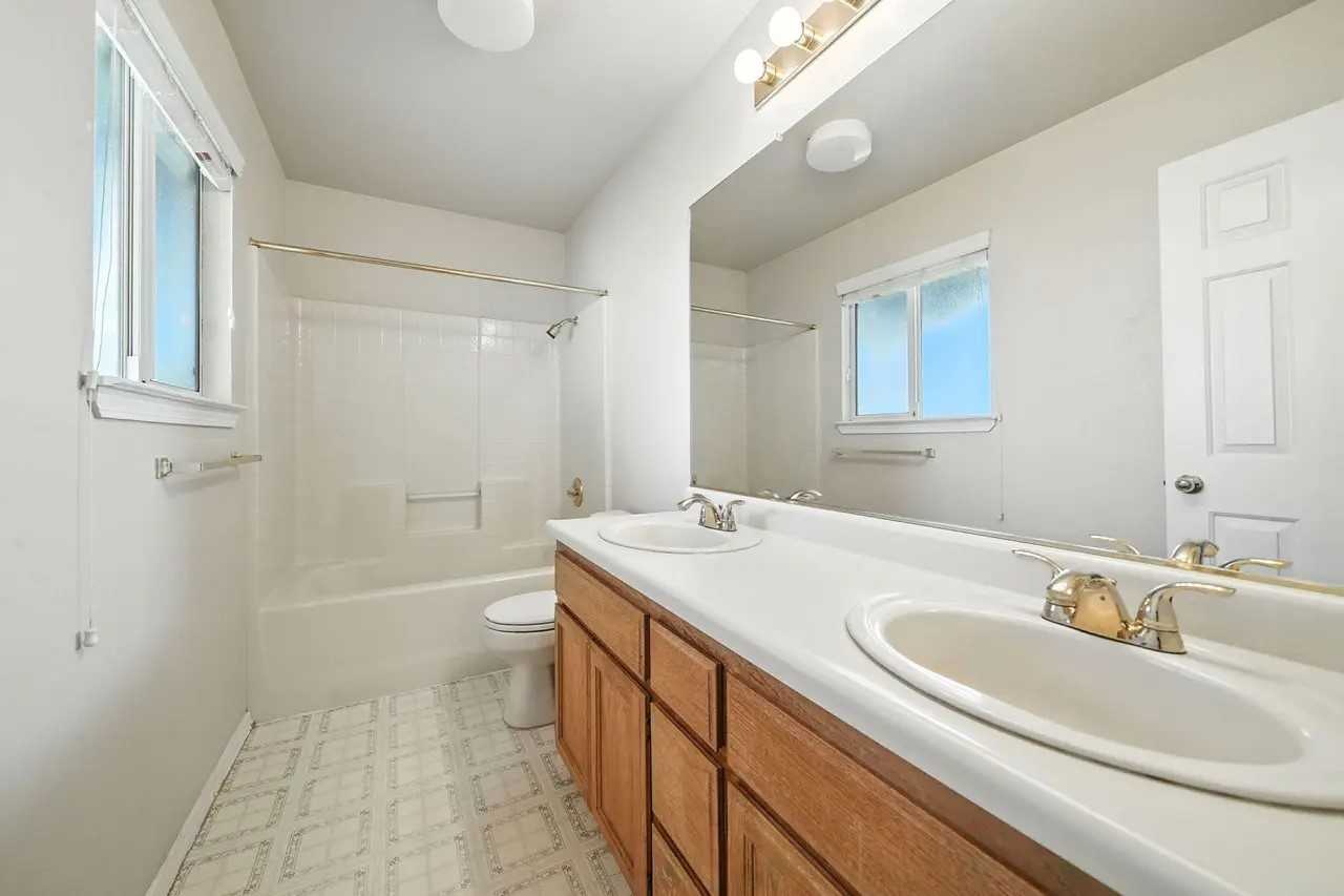 843 Montcrest Dr #NA - Photo 5 of 12
