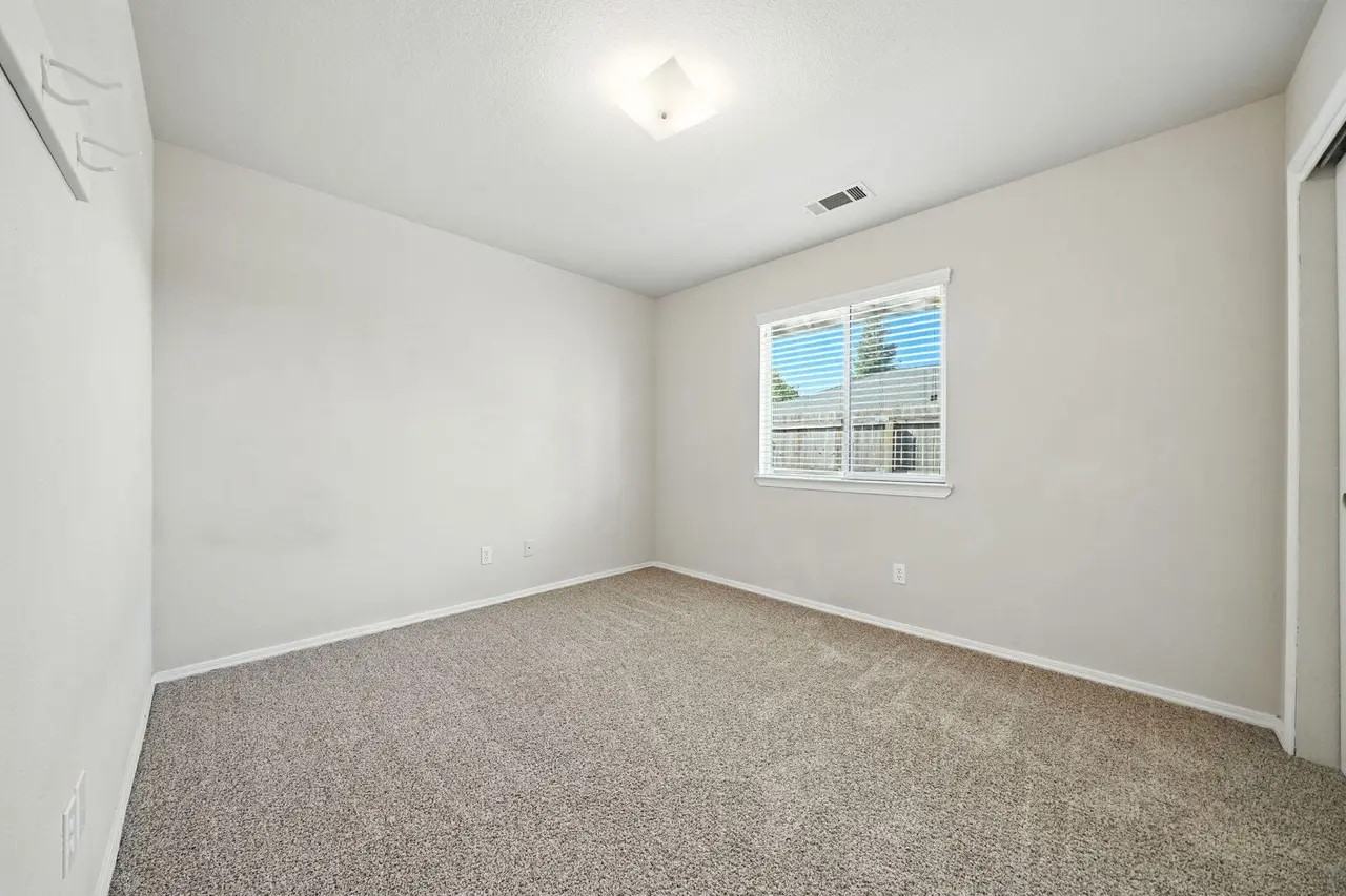 843 Montcrest Dr #NA - Photo 7 of 12
