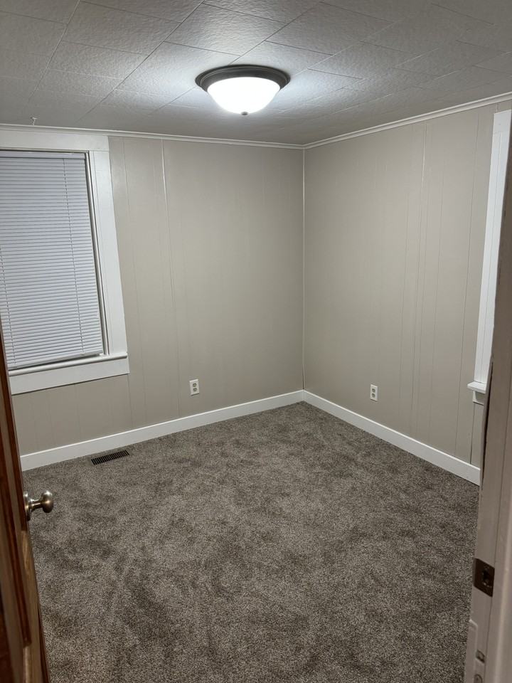 672 N Jefferson St #NA - Photo 5 of 6