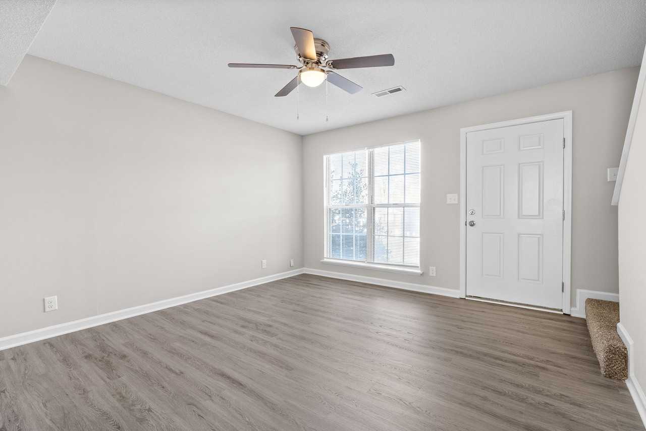 1880 Waters Edge Dr #D - Photo 4 of 19