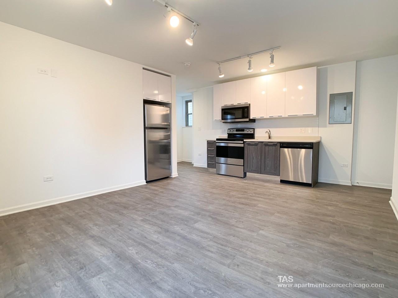 938 W Winona St #3 - Photo 2 of 14