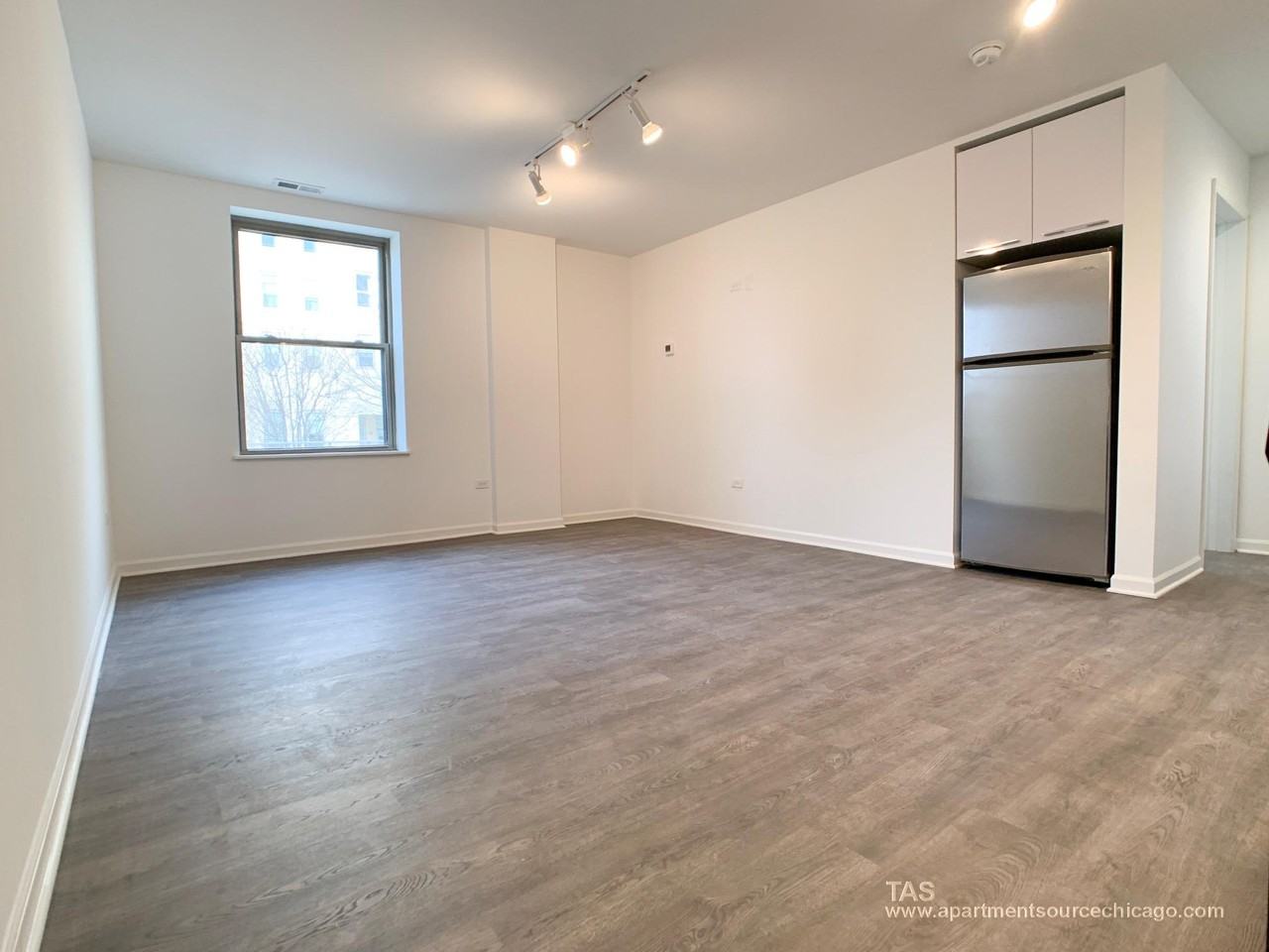 938 W Winona St #3 - Photo 4 of 14