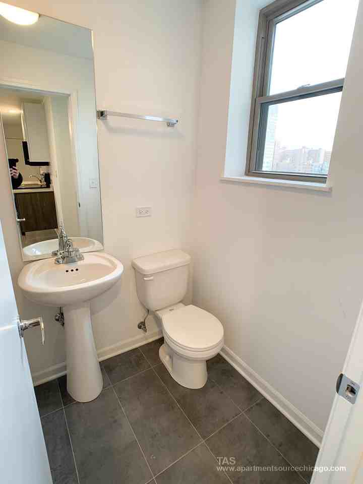 938 W Winona St #3 - Photo 5 of 14