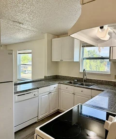 208 9th St - Photo 3 of 13